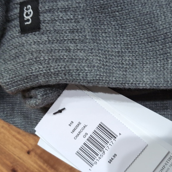 Ugg Australia 2 Piece Touch Screen Compatible Hat & Tech Gloves Set Nwt ❤️ - Picture 6 of 10